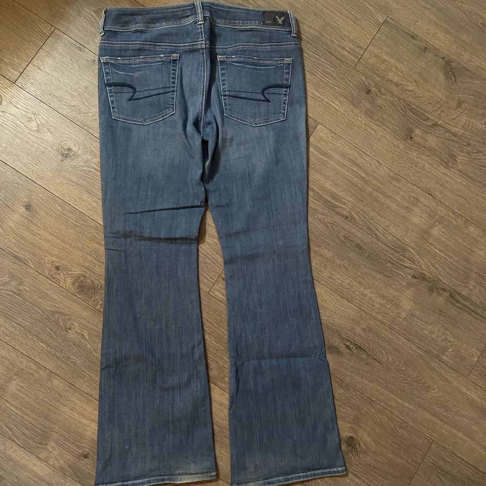 Womens American Eagle 12R kick boot Jeans 👖w/free GAP tee Large